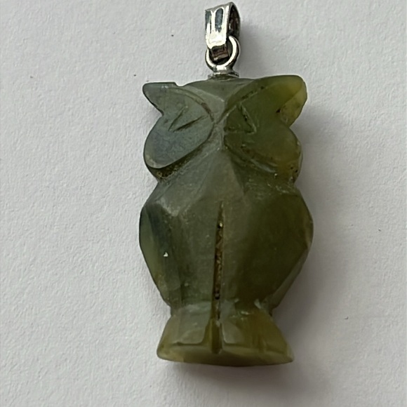 Vintage hand carved Jade owl pendant and ring set; ring is size 8 - Picture 2 of 9